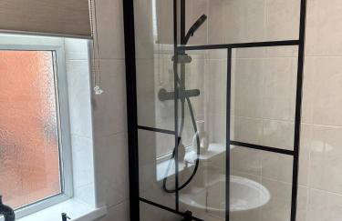 Spacious Large Group House Near NEC and Airport - Foto 6