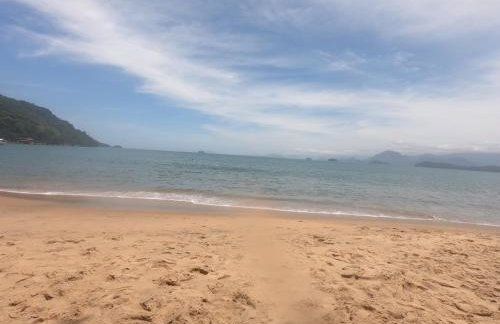 APTO PERTINHO DA PRAIA Internet 500mb e 3 Tvs 2 Quartos TV a cabo Estacionamento Tudo Perto - Foto 52