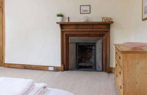 10 Bed Stunning House in village, with Hot Tub - Photo 19