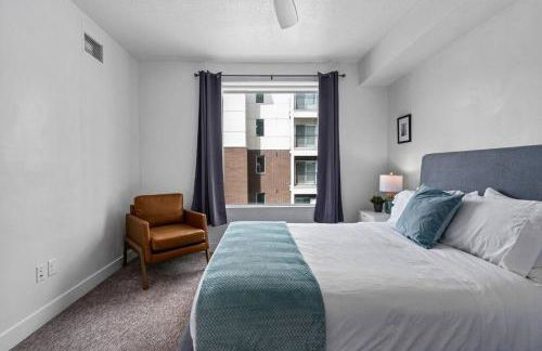 Gorgeous Central City 2BD 2BA - Foto 15