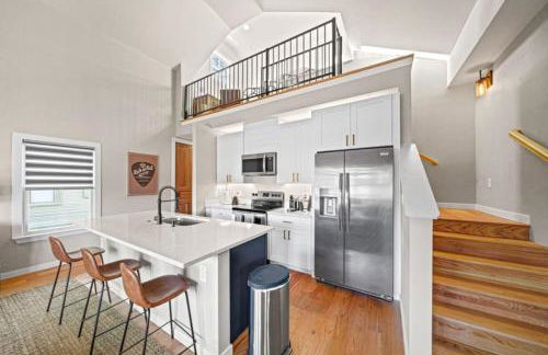 Designer Home, Walk to River - Foto 11