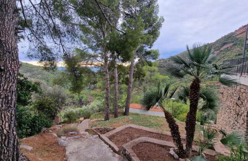 casa y piscina en un parque natural - Photo 48