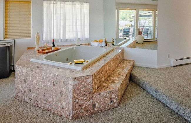 Lakehouse w Private Beach Bar Lg Deck Dock - Photo 18