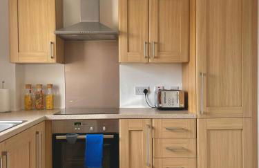 Bright 2-bedroom apartment with parking in Montrose - Photo 13