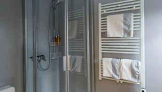 zentrale Ferienwohnung neu renoviert - Foto 2