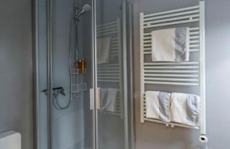 zentrale Ferienwohnung neu renoviert - Foto 2