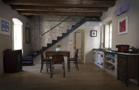 La Divine- captured by history inside Palace loft - Photo 8