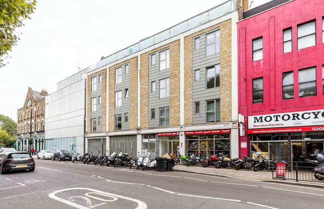 Beautiful Canal Side Notting Hill Abode With Terrace - Photo 21