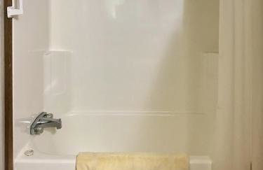 Sunnybrook Cabin, wooded, private with stream, near ATV trails - Foto 9