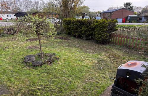 Family home in Billing aquodrome northampton sleeps up to 6 - Photo 13