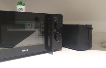 Bee City Cosy Stay - Near Train Stations and Shopping Centre with Paid Private Parking, 500Mbps Internet and Netflix - Foto 17