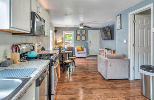 Cheerful 2-Bedroom with convenient Expressway access - Photo 6