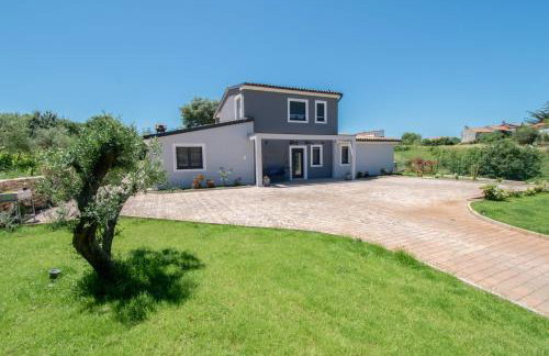 Villa Vala with a large yard near Pula - by Istrabook - Foto 19