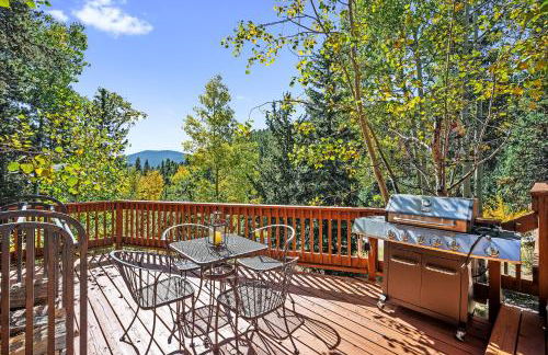Nestled Inn Vacation Home Rental Evergreen - Trails, Views, Hot Tub, Skiing! - Foto 34