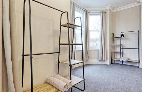 Large 5-Bedroom Home, Perfect for Long Stays & Team Accommodation - Foto 43