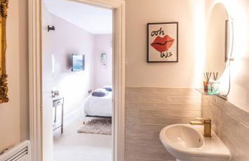 Chic, immaculate Warwick apartment sleeps 4,2 bathrooms, free private parking, easy walk to Warwick, canal-side pub on doorstep - perfect for family breaks, the races or work stays - Foto 11