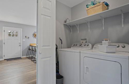 Waterfront Home with Pool, Hot Tub and Game Area - Foto 9