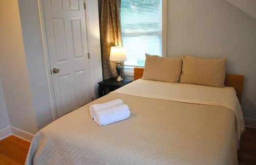 Stylish 4-Bedroom Full House. Plenty of Parking! - Foto 17