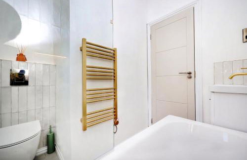 Newly refurbished 2 br apartment with a beautiful garden - Foto 45