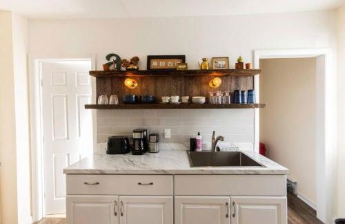 Private Modern 1st Flr 3 Bed Apt Close to Downtown - Foto 23