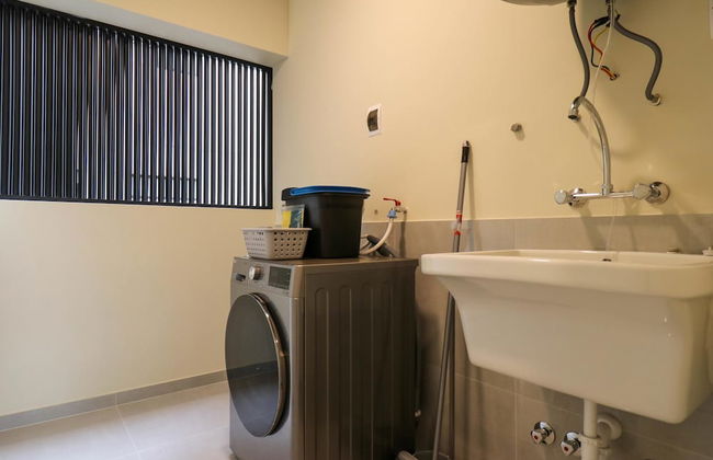 w Comfy 2BR w Modern Balcony Near Kennedy Park - Foto 26