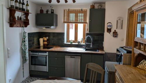 Altes Häusle am Waschbach Anno 1625 Ferienwohnungen und Doppelzimmer - Foto 5, stove, minibar