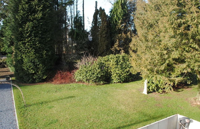 Luxurious Holiday Home in Courtil with Hot Tub - Photo 37