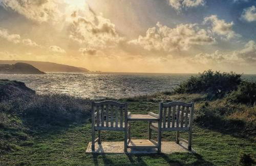 BAYVIEW self-catering coastal bungalow in rural West Wight - Photo 23
