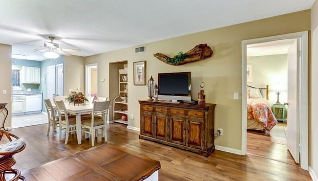 Amelia Landings Condo, Easy Access to the Pool and Short Walk to the Beach by RedAwning - Foto 2, Habitación