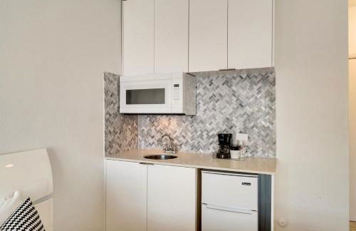 Best location by the Beach ! Free WiFi - TV - All amenities - Foto 24