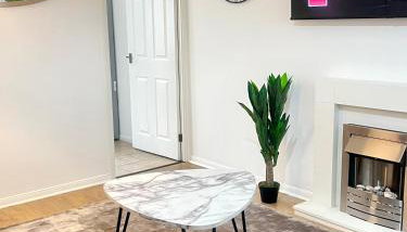 City Centre House - Pet Friendly - Free Parking - 2 Bedroom - Large Garden - Foto 2