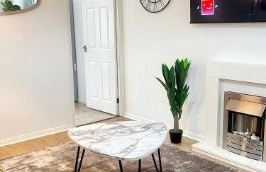 City Centre House - Pet Friendly - Free Parking - 2 Bedroom - Large Garden - Foto 1