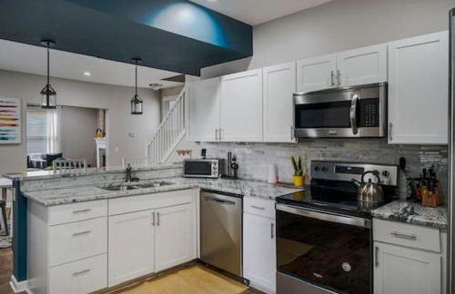 Housepitality - The Lilley Pad - Near Downtown - Photo 4