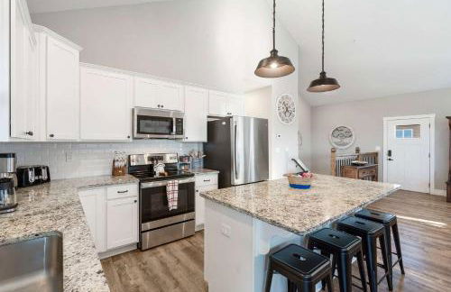 A Birds Eye Bridge View - 5 BDR with Private Hot Tub - Foto 26