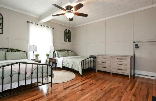 The Bulldog Farmhouse - 100 year old home - Foto 14