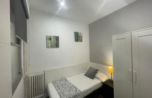 Family-Friendly Home in Central Barcelona 4BDR - Photo 15