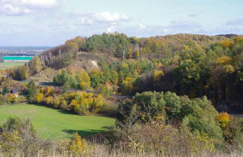 The hills at river - Foto 34