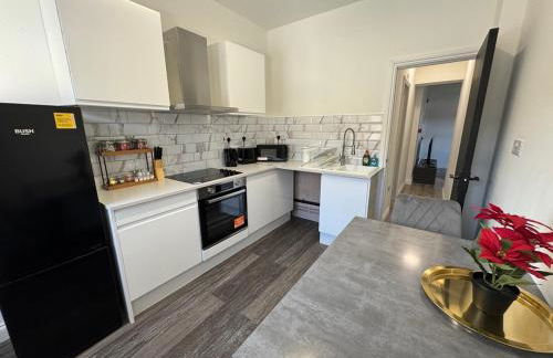 Modern Central Apartments with Balcony - Photo 64