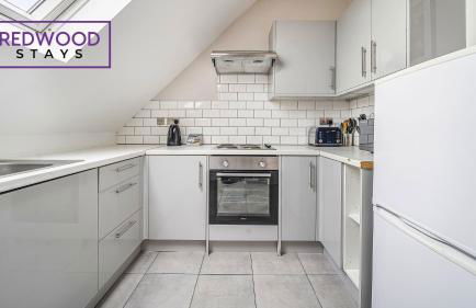 Everest Lodge Serviced Apartments for Contractors & Families, Free WiFi & Netflix By Redwood Stays - Foto 12