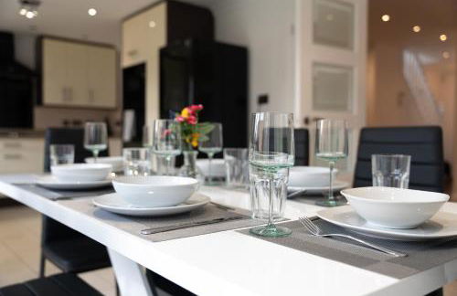 Modern Spacious 4 Bed Hayes Home with Free Parking - Foto 9