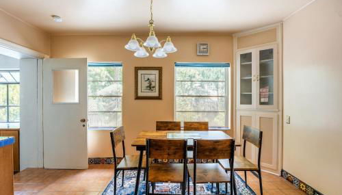 Cozy 2BR Home Near UNR with Large Deck & Parking - Photo 2