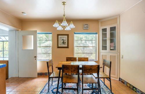 Cozy 2BR Home Near UNR with Large Deck & Parking - Foto 2