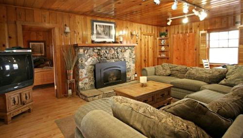 Spacious Riverfront Cabin Rental Perfect for Large Groups near Sonora, California - Foto 2