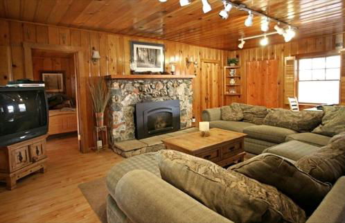 Spacious Riverfront Cabin Rental Perfect for Large Groups near Sonora, California - Foto 2