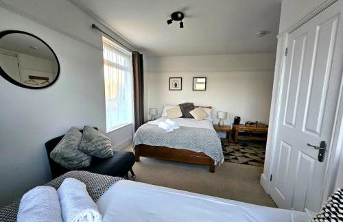 Bristol Airport, 5 Bed House, 5 Bathrooms, WiFi, Ample Parking - Foto 14