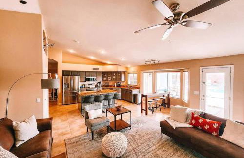 Luxury Pool Home! Amazing Back Yard Oasis - Foto 10