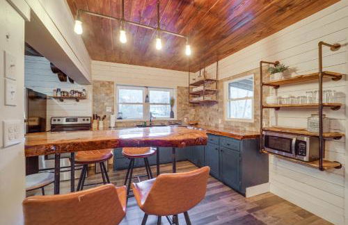 Rural Outdoor Oasis! Edgemont Cabin with Fire Pit - Foto 4