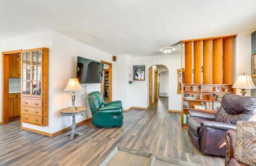 half Mi to Dtwn Pierre Family Home with Patio - Foto 6