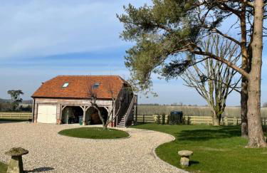 Pettits Barn - Photo 1