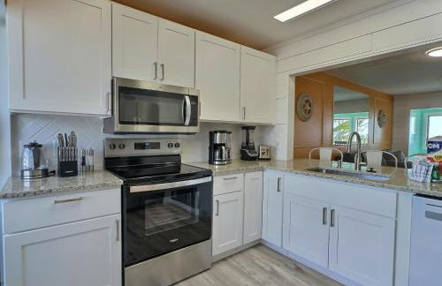 On the Beach, Walk to Village, Watch the Sunsets from Balcony - Foto 48